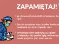 Chirurg w masce i fartuchu pokazuje, jak używać sączka do rany, by ewakuować np. treść ropną.