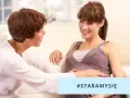 Położna środowiskowa wspiera przyszłą mamę. #STARAMYSIĘ o zdrowie i dobre samopoczucie.