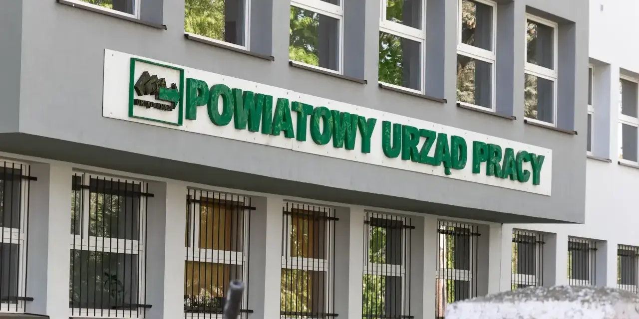 Powiatowy Urząd Pracy. Tu można dokonać rejestracji jako bezrobotny, szukając wsparcia w znalezieniu zatrudnienia.
