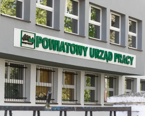 Powiatowy Urząd Pracy. Tu można dokonać rejestracji jako bezrobotny, szukając wsparcia w znalezieniu zatrudnienia.