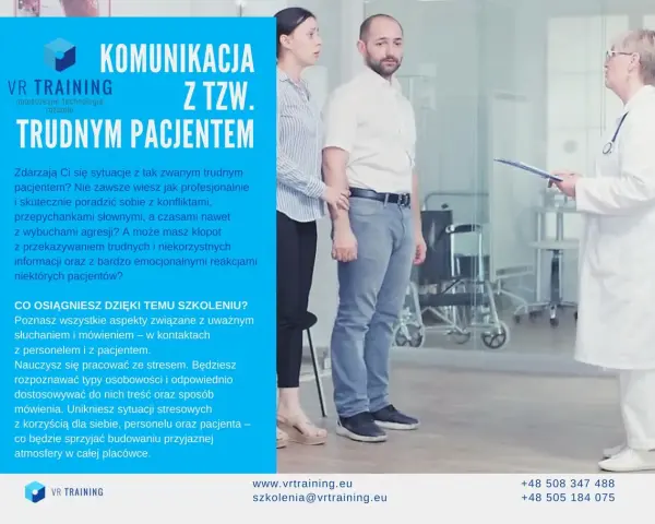 Szkolenie z komunikacji z trudnym pacjentem. Lekarka rozmawia z parą, która wygląda na zaniepokojoną.